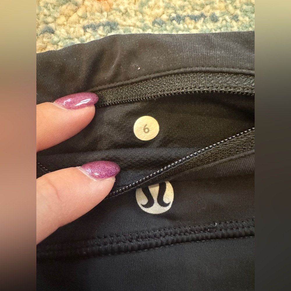 Lululemon Black Cropped Leggings
Size 6 - Picture 3 of 5